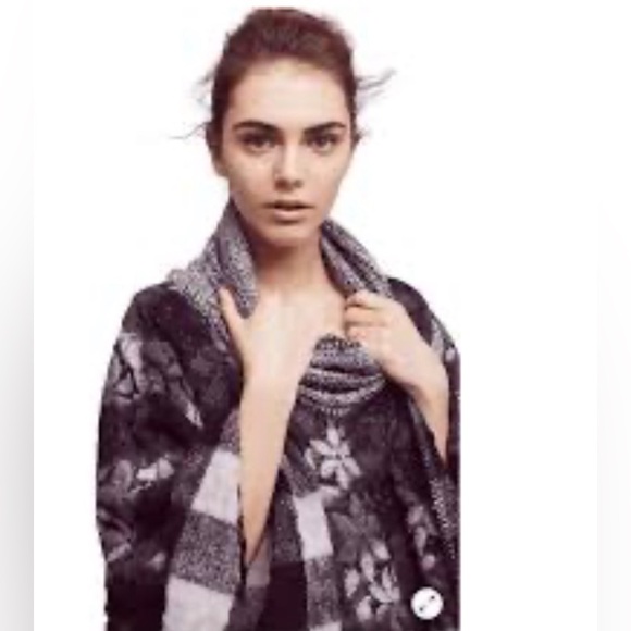 Gorgeous Anthropologie reversible poncho sweater EUC - Picture 3 of 7